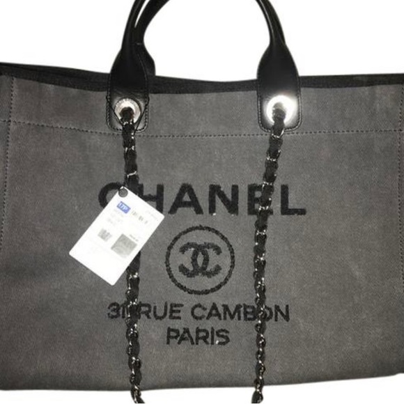 HP🎉AUTHENTIC CHANEL TOTE - Picture 1 of 13